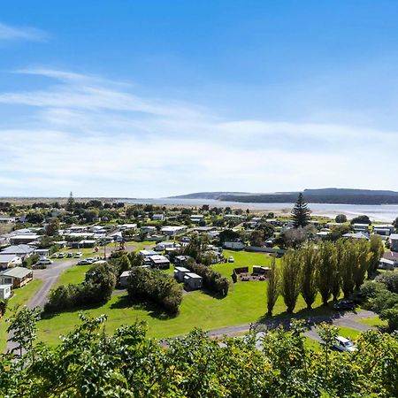 Port Waikato Holiday Park Esterno foto