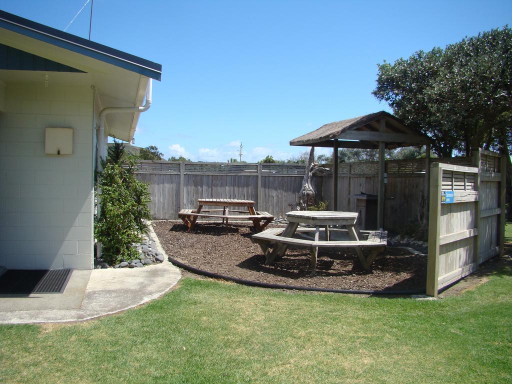 Port Waikato Holiday Park Esterno foto